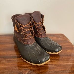 Sperry duck boots size 9